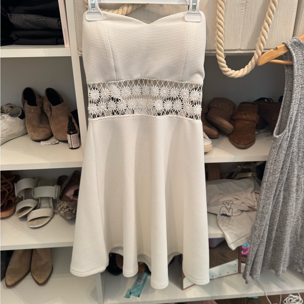 Elegant White Strapless Dress